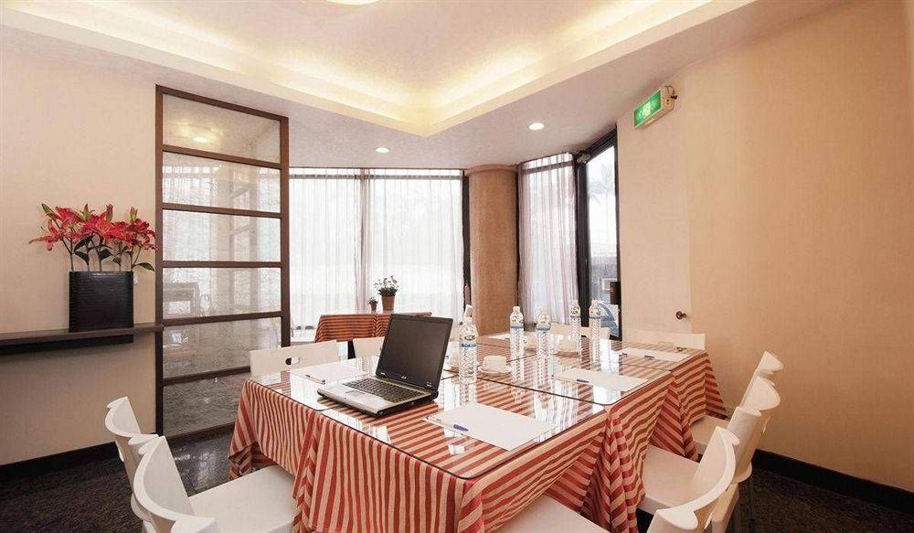 Luckynews Classic Hotel Таоюань Экстерьер фото