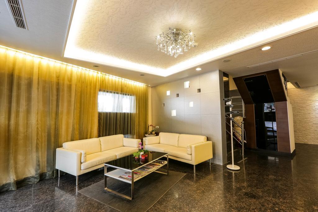 Luckynews Classic Hotel Таоюань Экстерьер фото