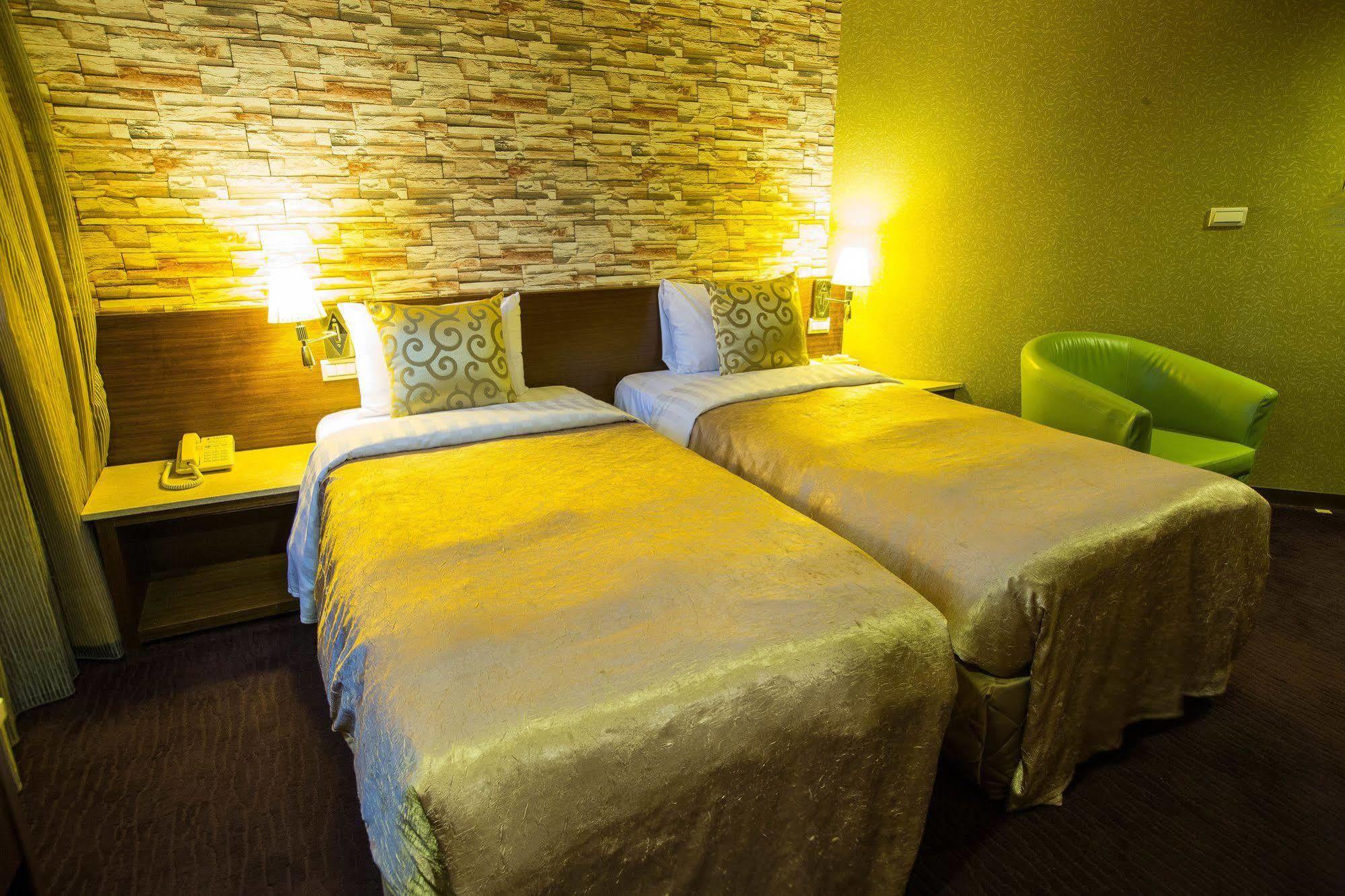 Luckynews Classic Hotel Таоюань Экстерьер фото