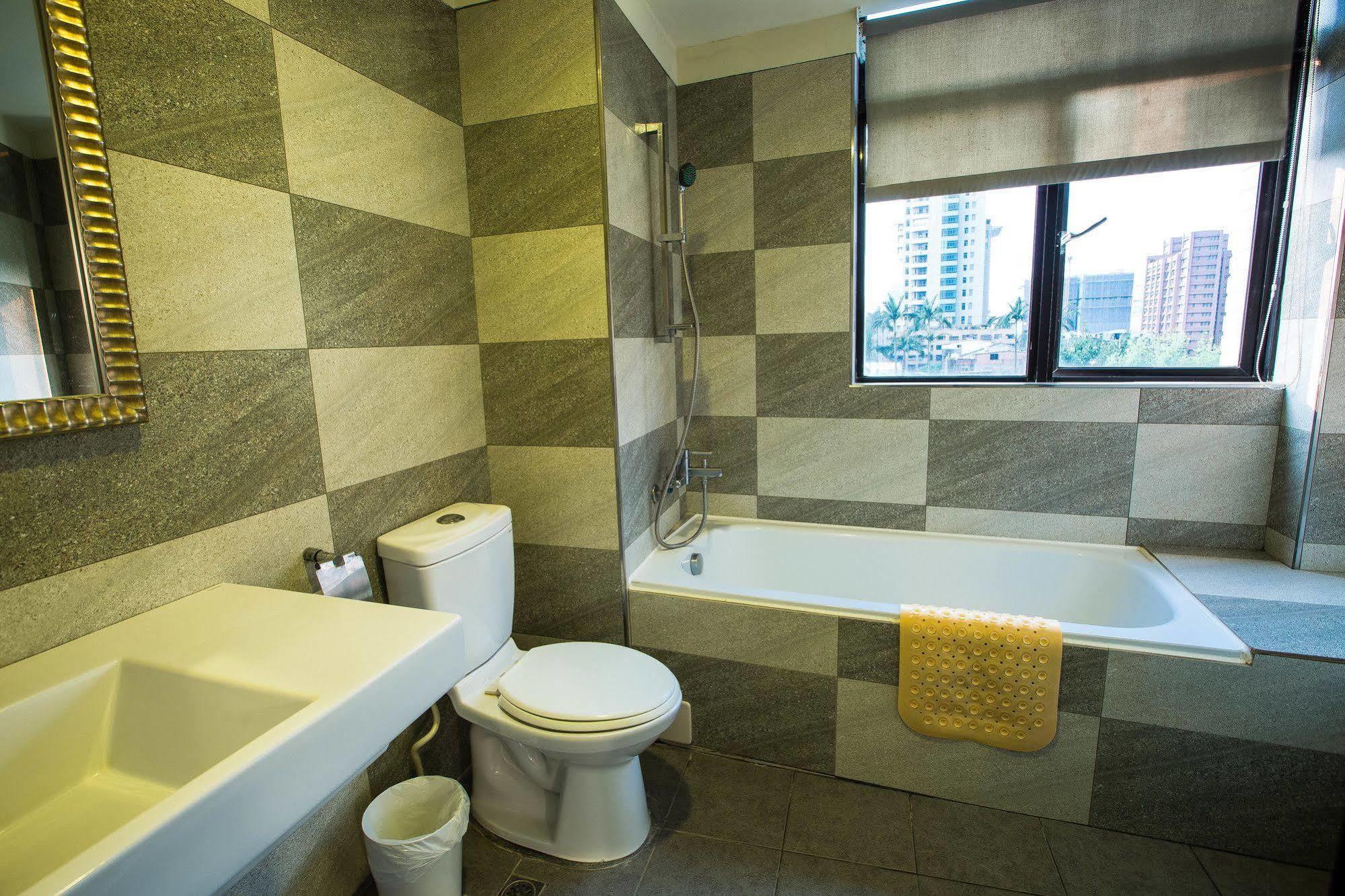Luckynews Classic Hotel Таоюань Экстерьер фото